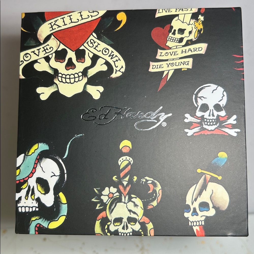 Ed Hardy Red & Black Skull Watch (Unisex) - Picture 7 of 14